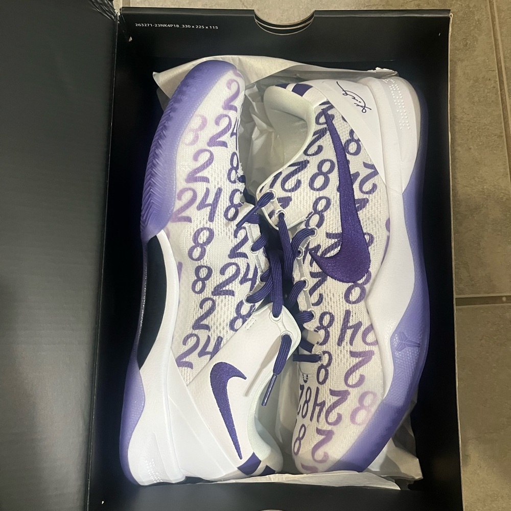 Black Kobe VIII Protro Shoe Box